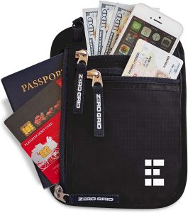 Se puede llevar cartera o bolso de mano en el avión?