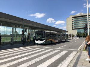 Parada del autobús local de Pamplona.