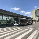 Parada del autobús local de Pamplona con un recorrido muy extenso que te lleva al aeropuerto también.