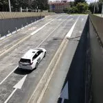 Salida y entradas de taxis, vehículos particulares y autocares.